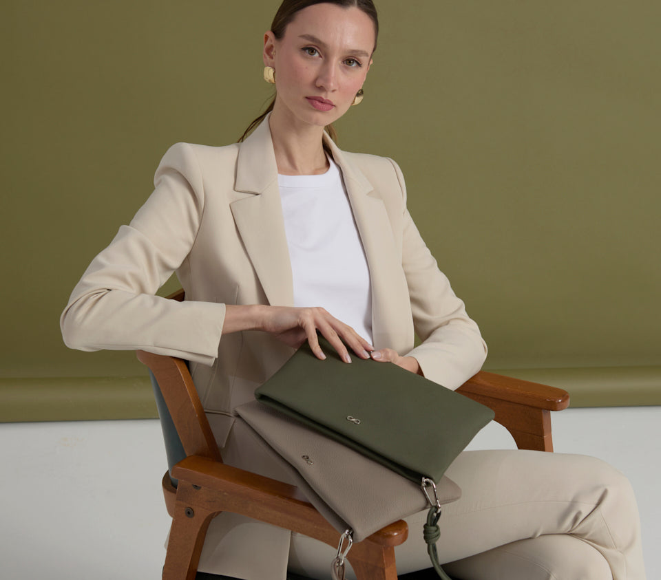 Icon Clutch Beige
