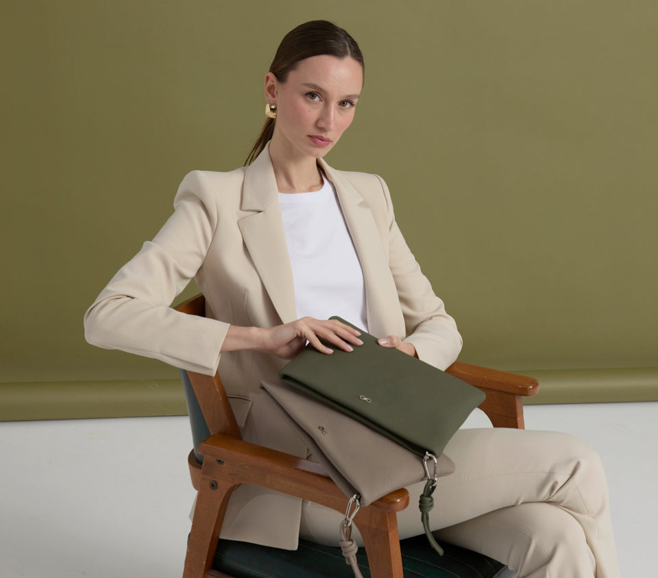Icon Clutch Khaki