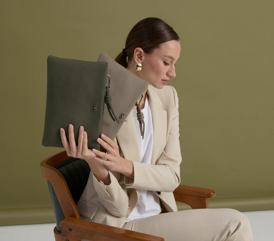 Icon Clutch Khaki