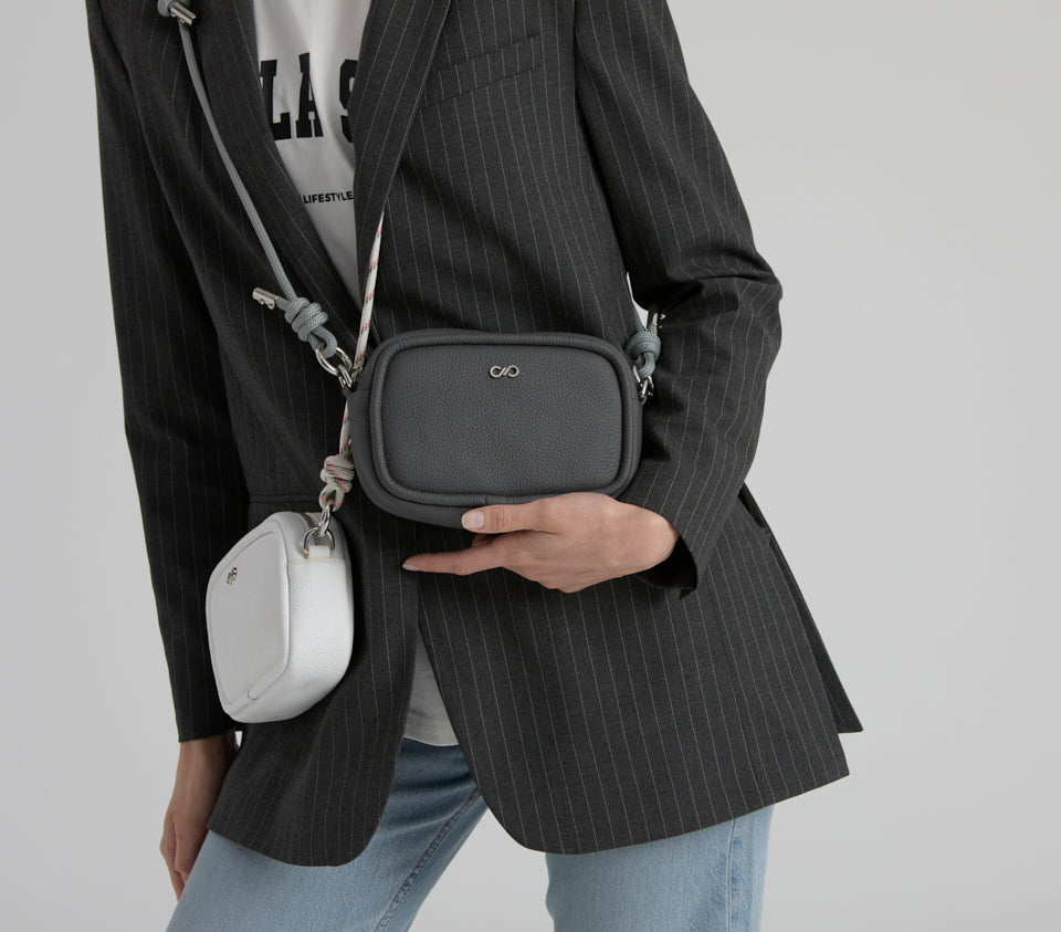 Sandy Camera Dark Grey