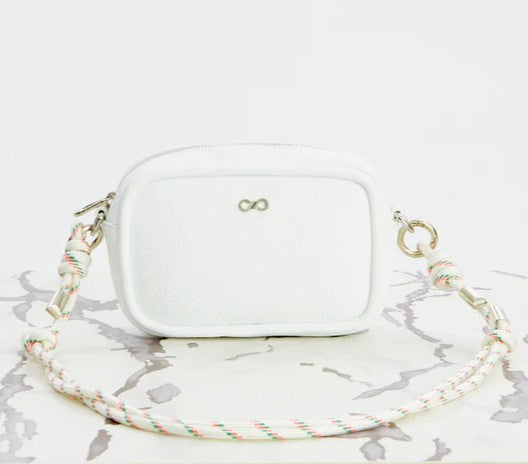Sandy Camera White